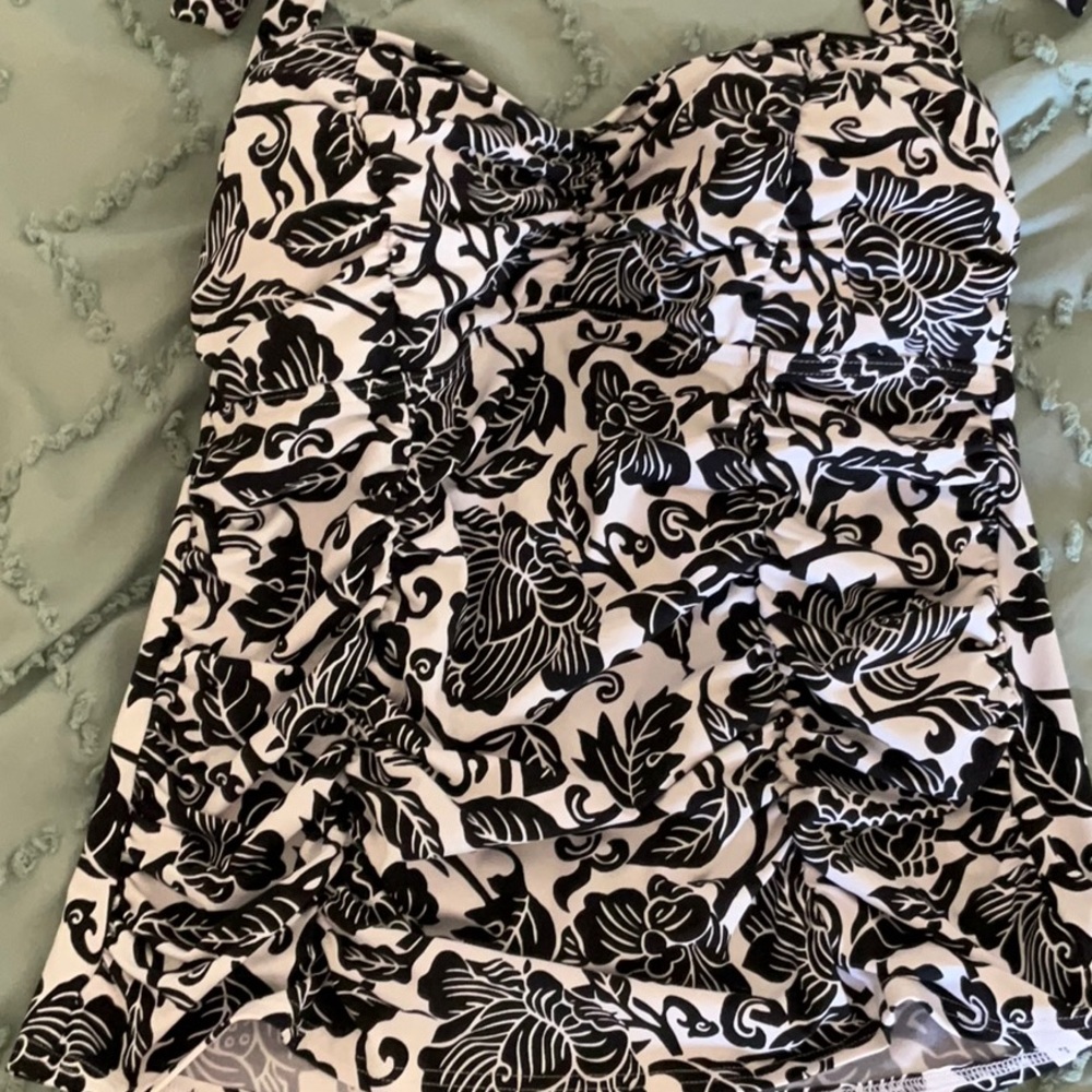 Black and White Floral Tankini Top sz 14